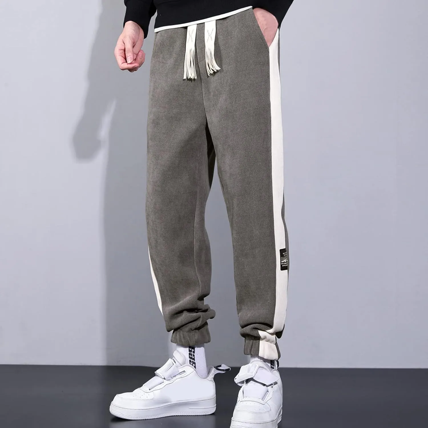 Mens Workout Cargo Sweatpants Casual Pants Slim fit with Zipper Pockets Men's Fleece Lined Pants Water Resistant Warm