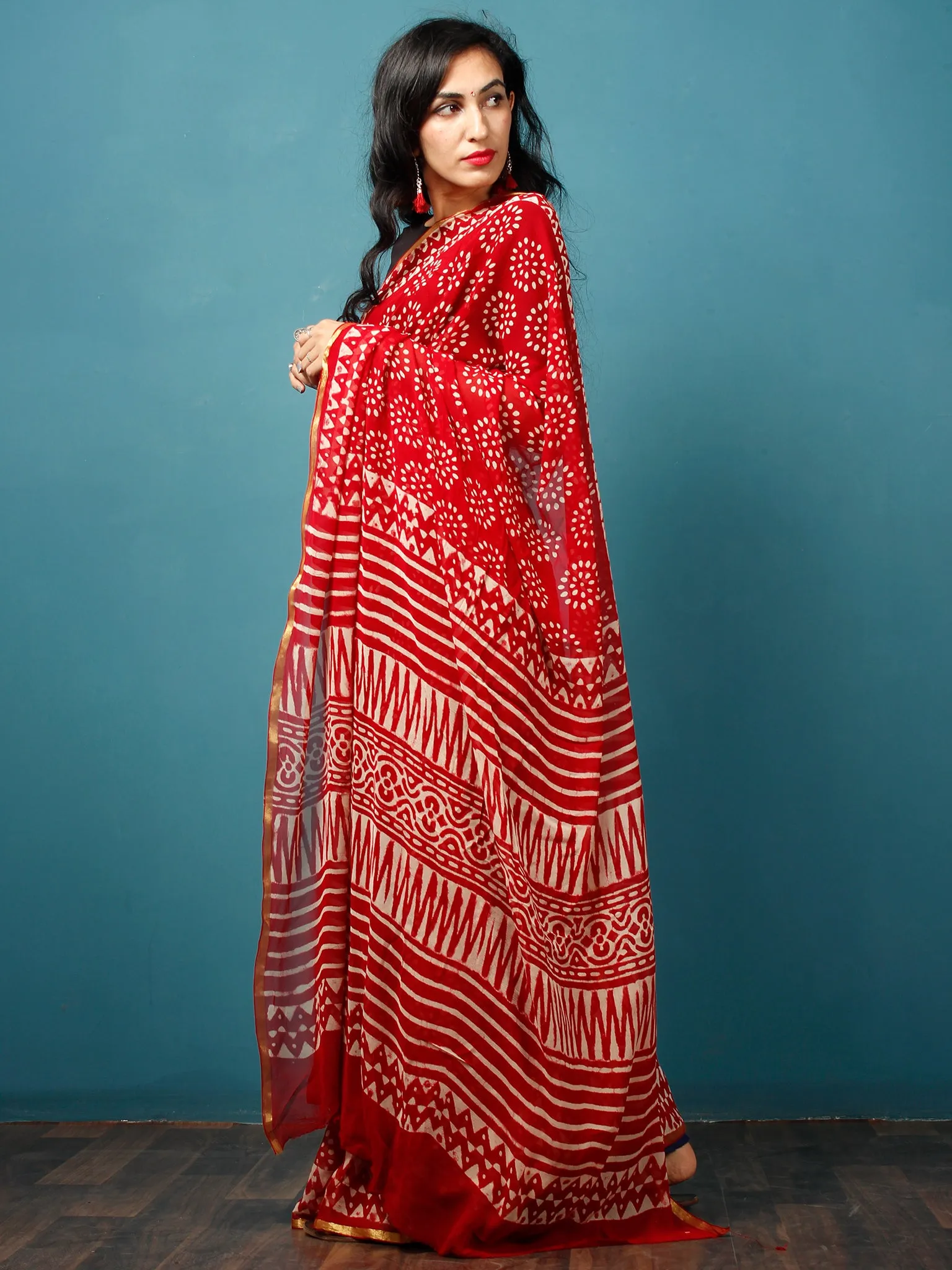 Red White Hand Block Printed Chiffon Saree with Zari Border - S031702787