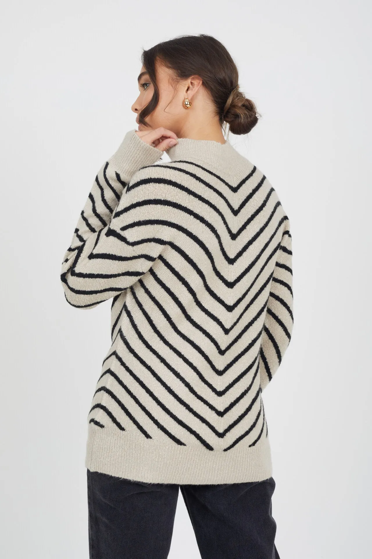 TURTLE NECK CHEVRON KNIT JUMPER